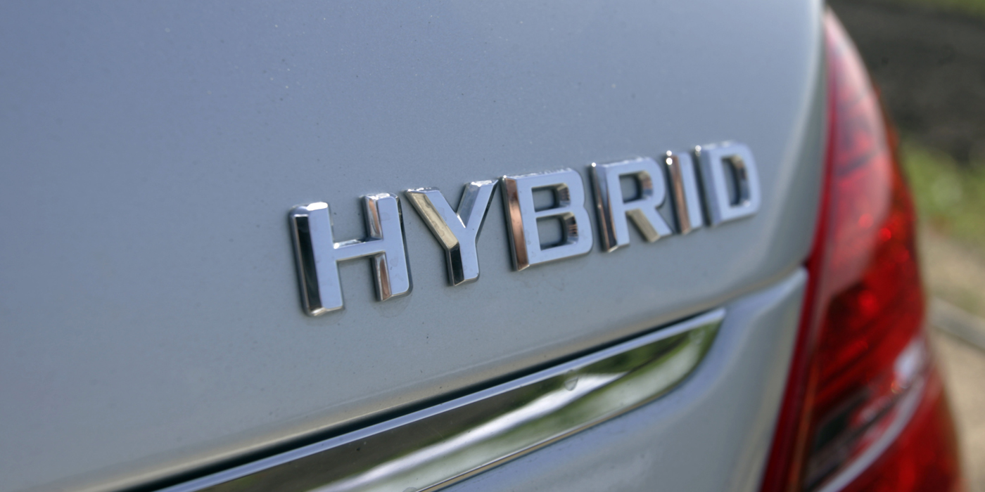 Hybrid-EV-Market-Surge 1400