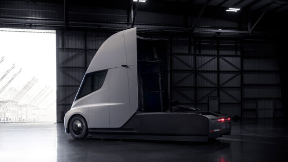 Tesla-Semi-Truck-Karat-Packaging-1400