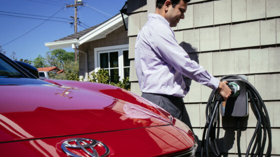 Toyota-ChargePoin-Home-Public-Charging-2-1400
