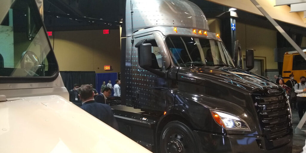 Freightliner-eCascadia-Electric-Truck-ACT-Expo-22-1400