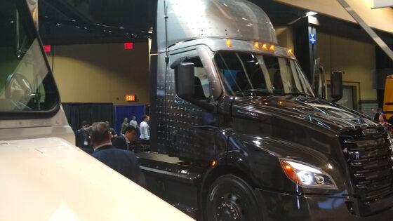 Freightliner-eCascadia-Electric-Truck-ACT-Expo-22-1400